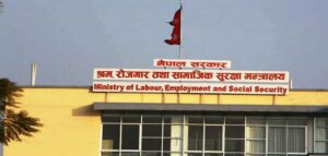 श्रम स्वीकृति लिएका कामदारलाई जोन्सन खोप देऊ : श्रम मन्त्रालय