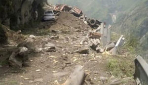 हिमाचल प्रदेशमा पहिरो, बस र ट्रकहरु पुरिएको आशंका