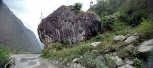 पासाङल्हामु राजमार्गमा जोखिम बढ्यो