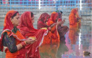 उदाउँदै गरेको सूर्यलाई अर्घ दिएपछि सकियो छठ