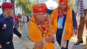 पूर्वप्रधानमन्त्री नेपाल डोटीका धार्मिक स्थल भ्रमणमा