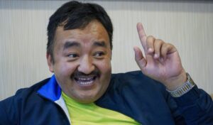 राजेन्द्र राईले मुख्यमन्त्रीको शपथग्रहण गर्दै,