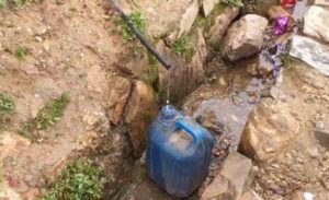 जथाभावी सडक निर्माणले सुक्दै पानीका मुहान