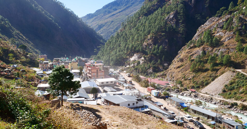 रसुवागढी नाकामा चहलपहल घट्दा व्यवसायी मारमा