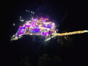 जम्मू कश्मीरको एक मन्दिरमा भागदौड मच्चिँदा १२ जनाको ज्यान गयो