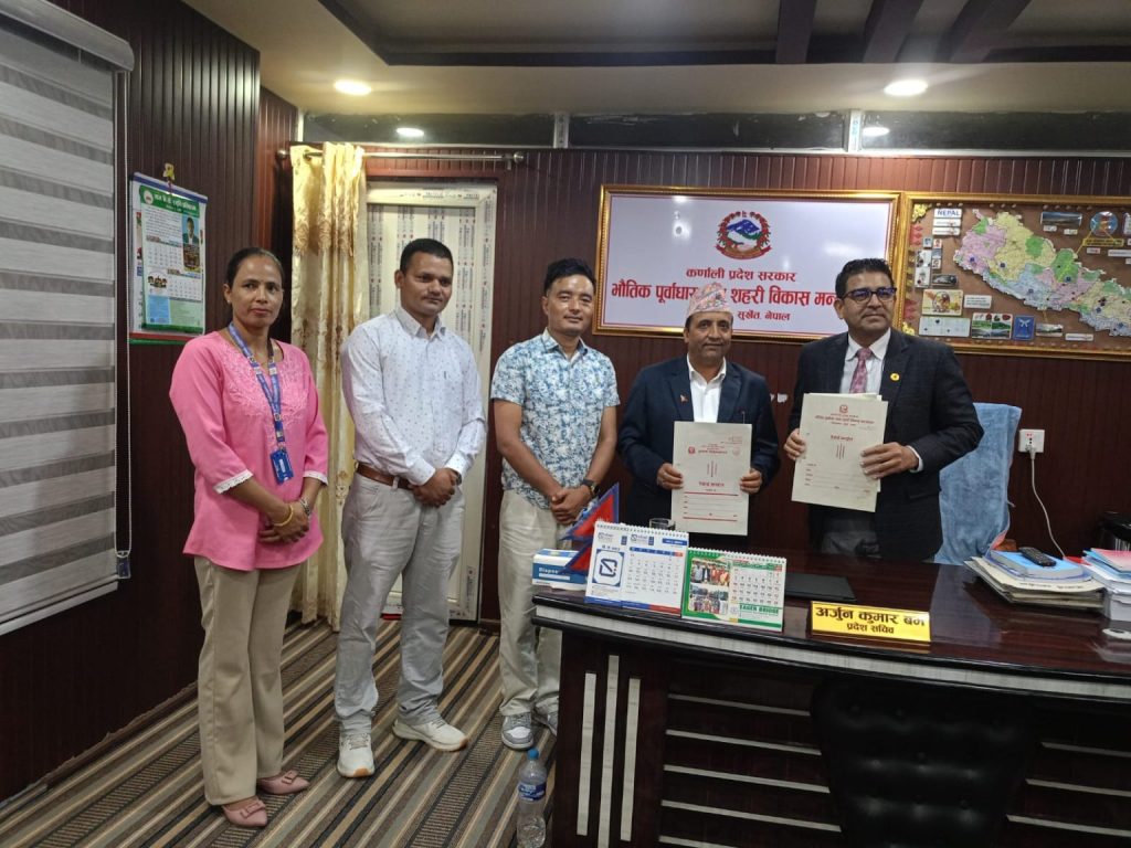 हुलाकमार्फत आजदेखि घरदैलोमै सवारी चालक अनुमतिपत्र ढुवानी सुरु